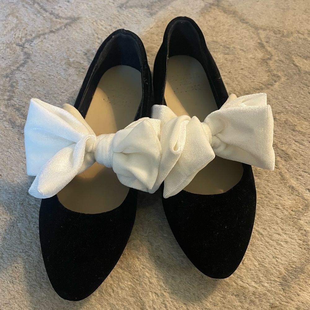 EUC Janie & Jack Velvet black and white mary Jane’s size 1